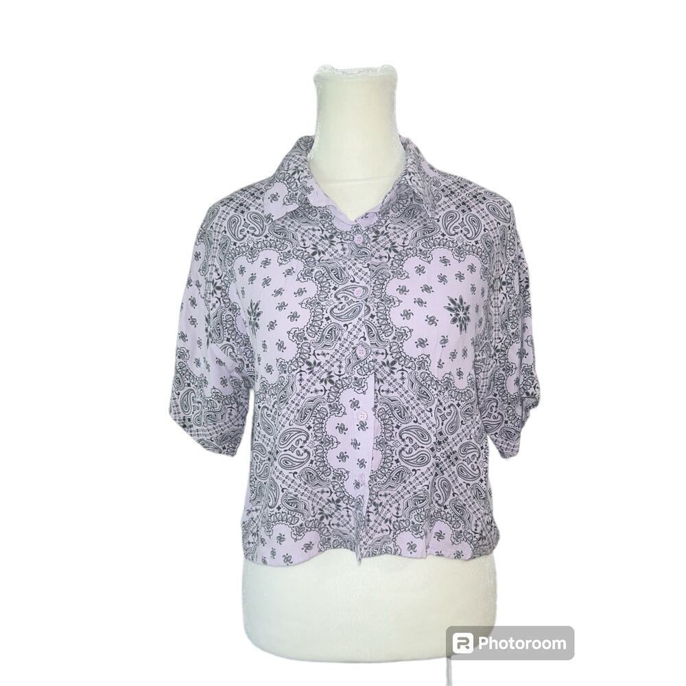 Final Sale Forever 21 Lavender Bandana Print Cropped Button Down Shirt Small